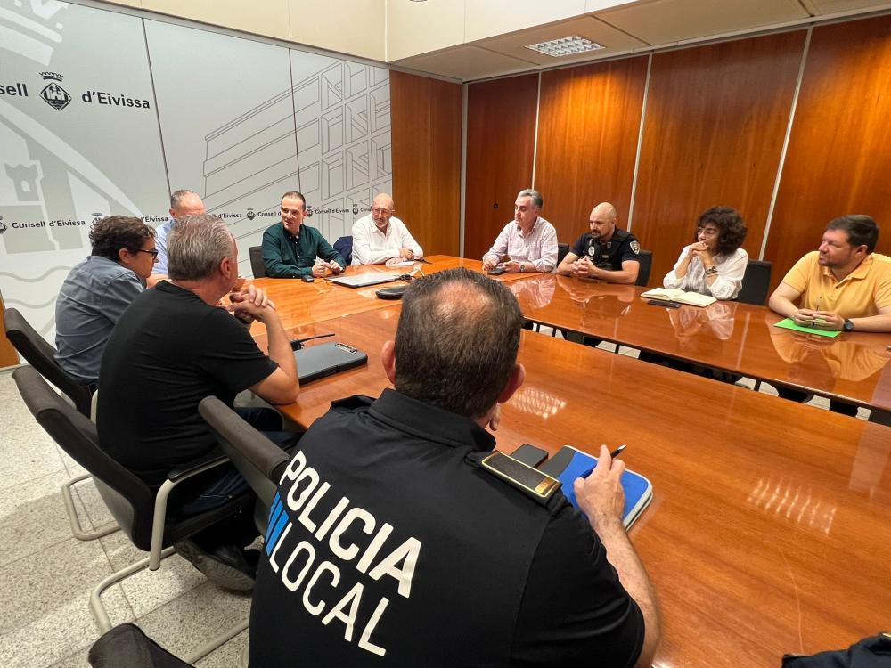 Imagen Consell d’Eivissa i ajuntaments coordinen un any més el servei de detectius privats per combatre les festes il•legals