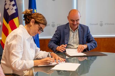 Imagen El president Vicent Marí signa un conveni amb la Unió de Cooperatives...