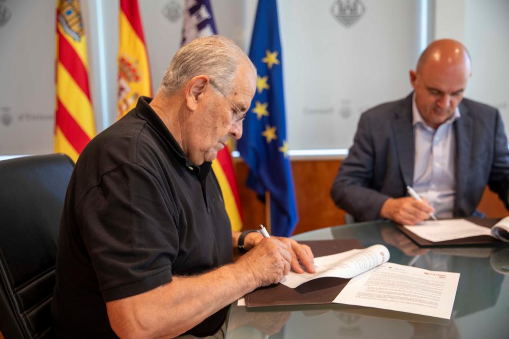 Imagen El Consell d'Eivissa i Càritas signen un conveni de 131.742 euros pel projecte “urgència social i ajuda alimentària 2024”