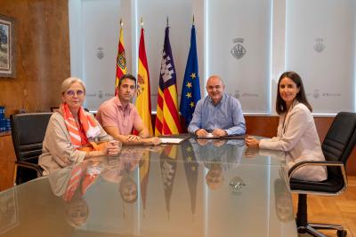 Imatge El Consell d'Eivissa i la Cambra de Comerç signen un conveni de...