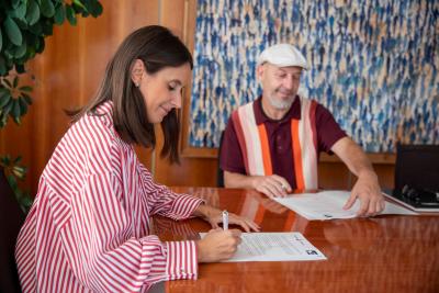 Imatge El Consell d'Eivissa signa un conveni de col·laboració amb l’Escola...