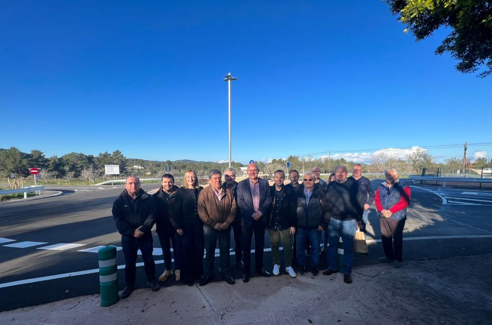 Imagen Una nova rotonda millora la seguretat de l’encreuament de Benirràs, Sant Miquel i Sant Joan