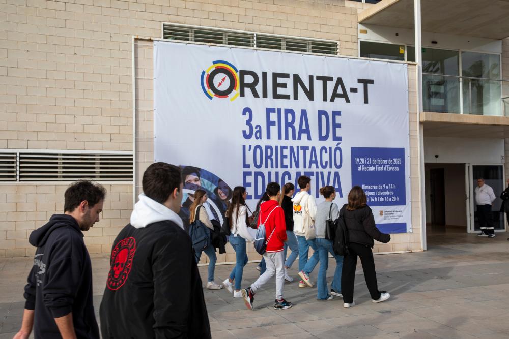 Imagen La fira Orienta’t permet als estudiants d’Eivissa explorar les seves opcions acadèmiques